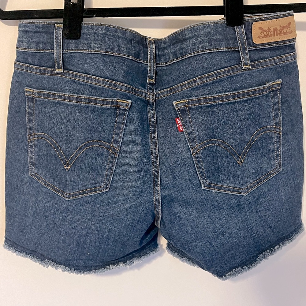 Levis frayed edge shorts, like new!
